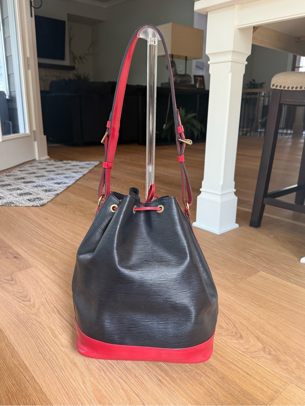 Louis Vuitton Epi Leather Black & Red Noe’ Large Bucket Handbag - Picture 5 of 17